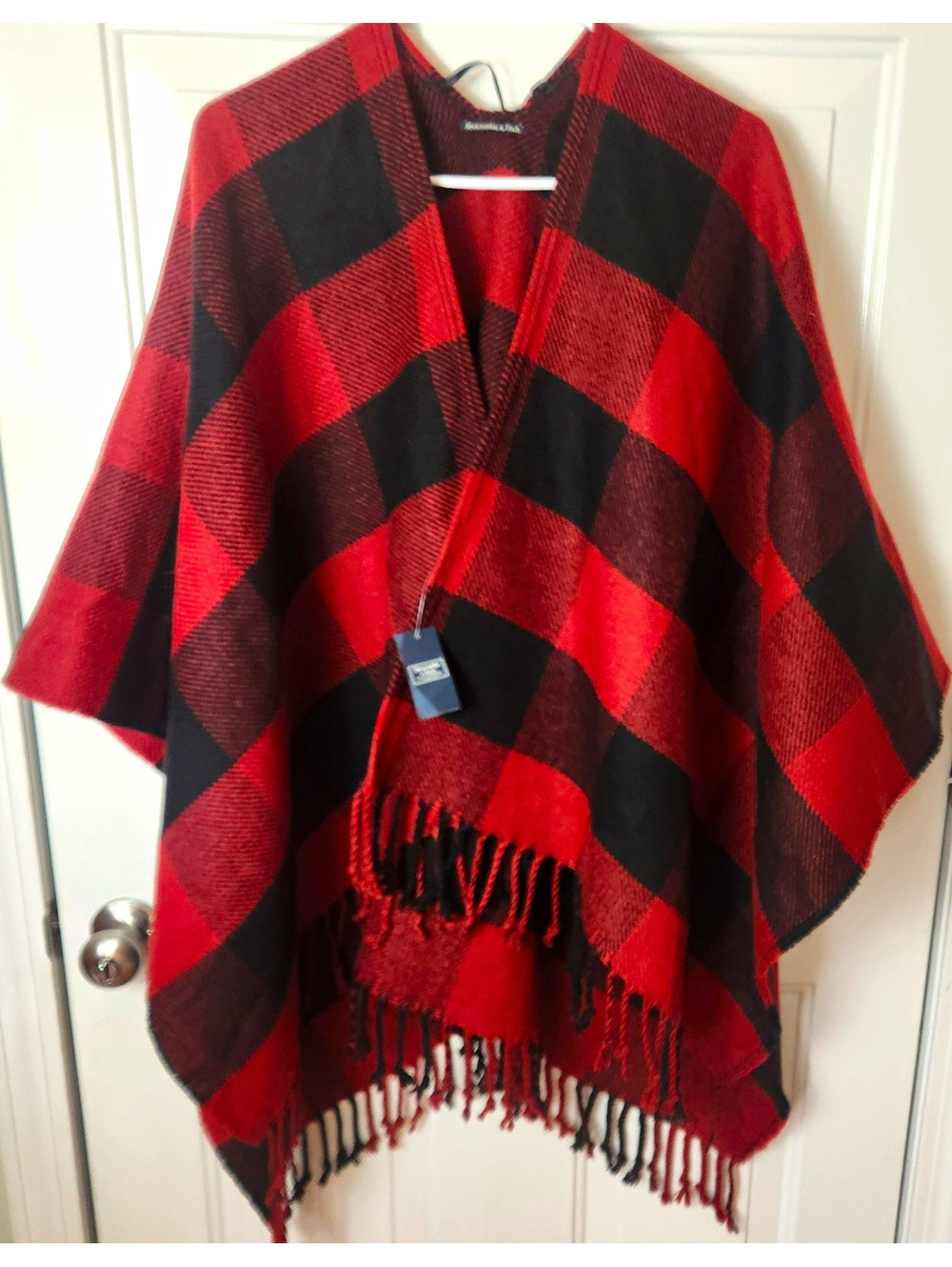 Abercrombie & Fitch Women's Red/Black Plaid Knit Fringe Shawl Wrap One Size NWT